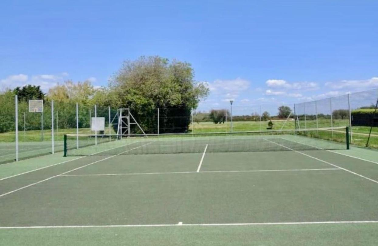 50 Toledo, Selsey Country Club Villa Bagian luar foto