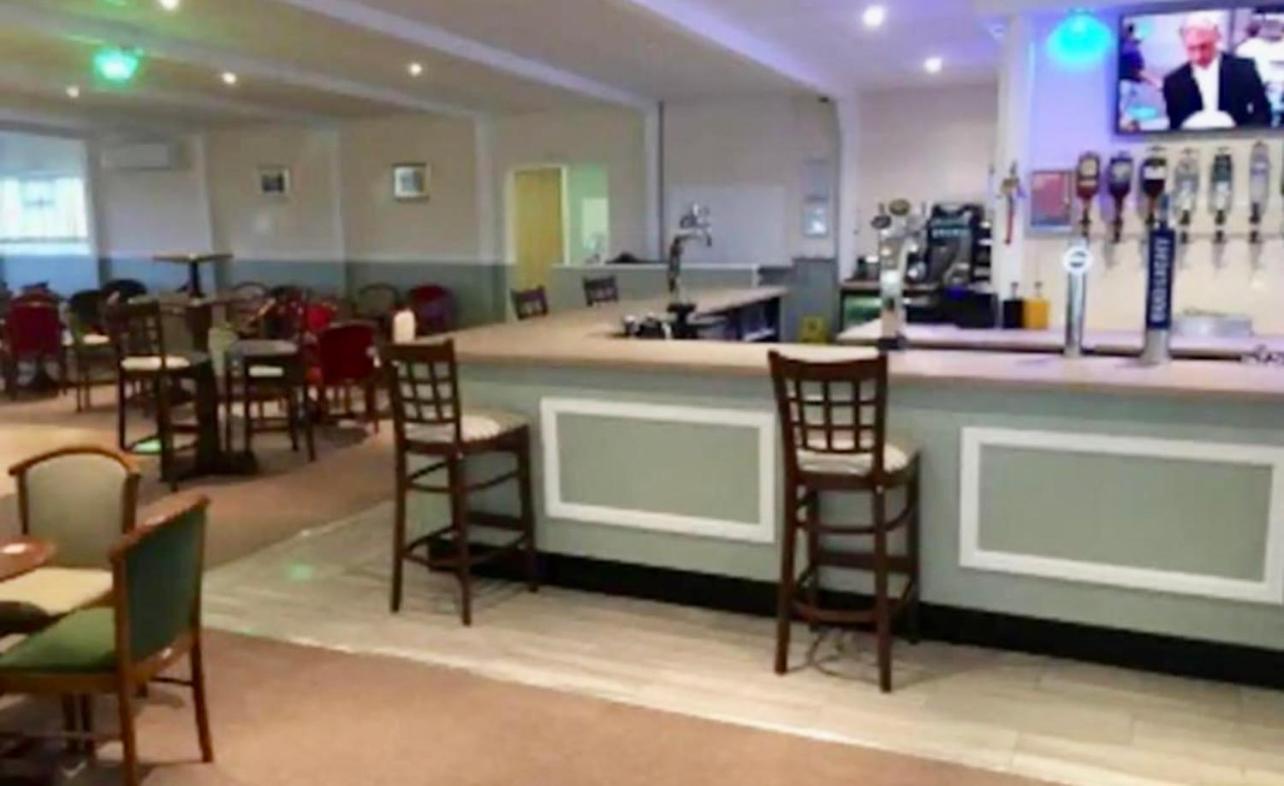 50 Toledo, Selsey Country Club Villa Bagian luar foto