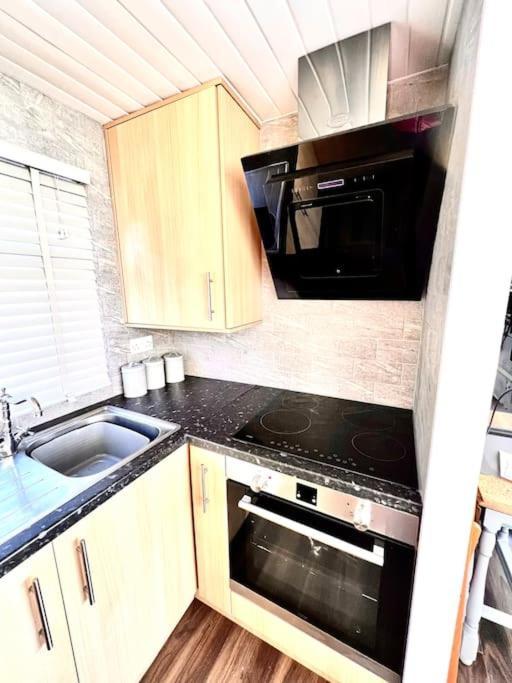 50 Toledo, Selsey Country Club Villa Bagian luar foto