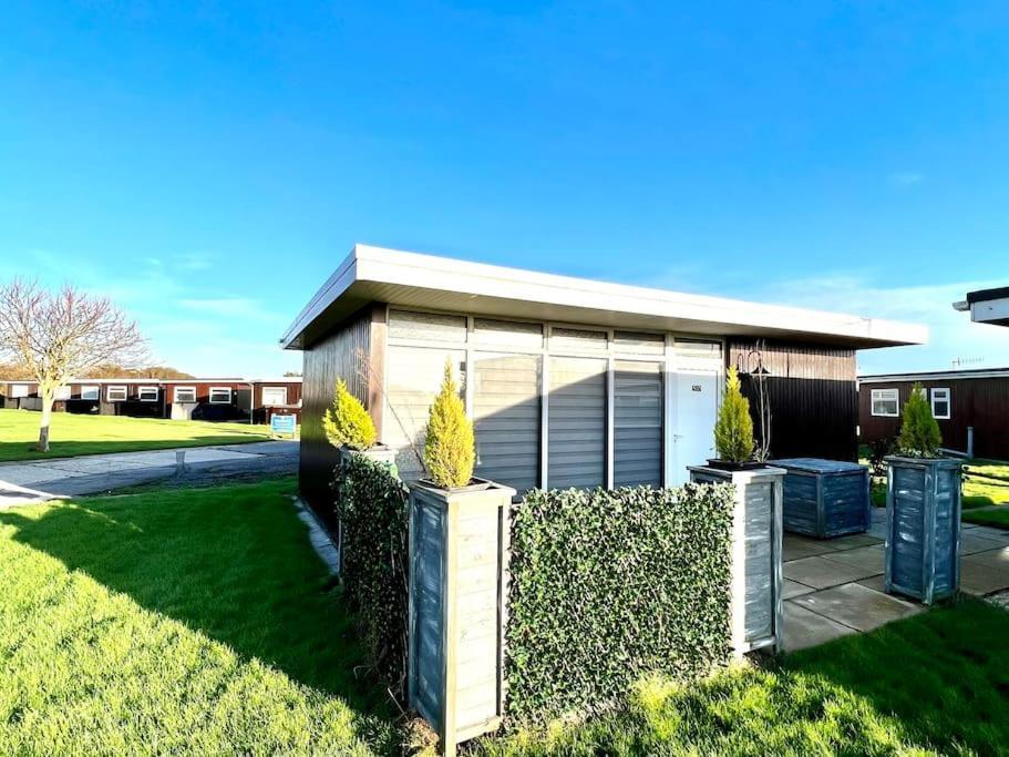 50 Toledo, Selsey Country Club Villa Bagian luar foto