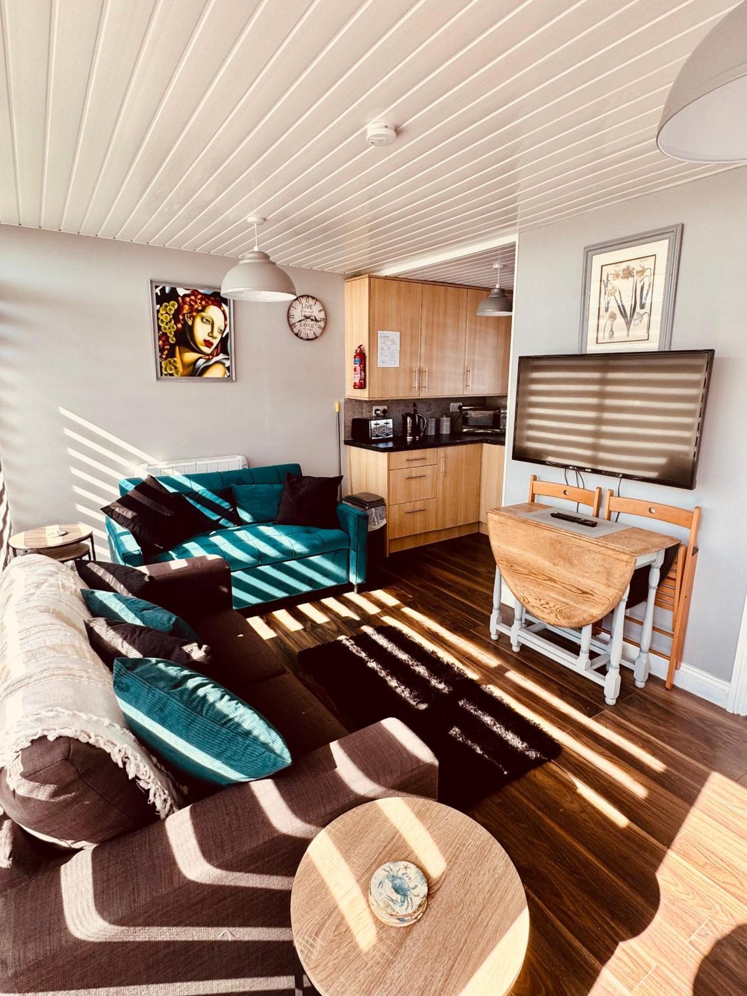 50 Toledo, Selsey Country Club Villa Bagian luar foto