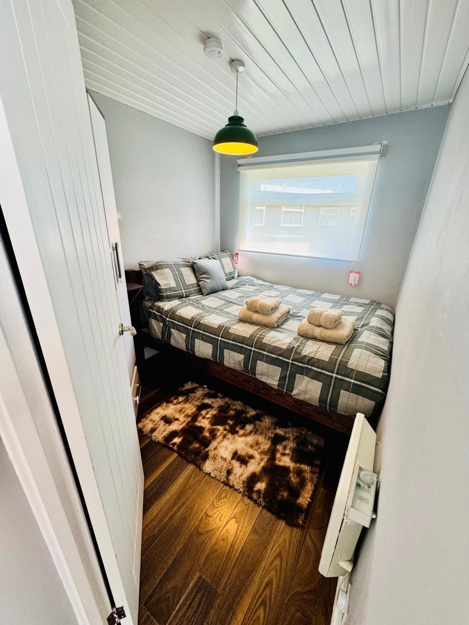 50 Toledo, Selsey Country Club Villa Bagian luar foto